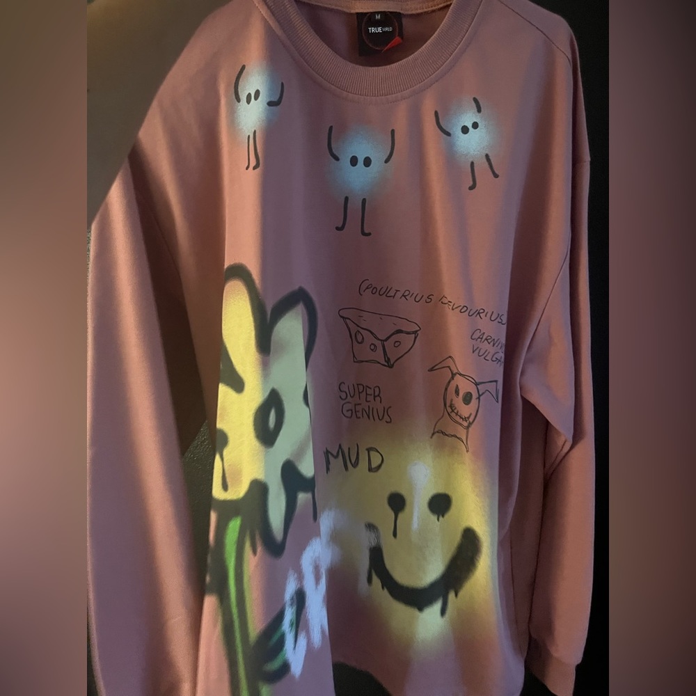 Long sleeve truwrld shirt. Graphic